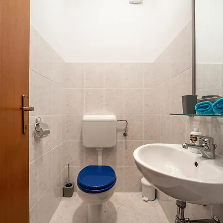 Апартаменти With Parking Space Mugeba, - 24244