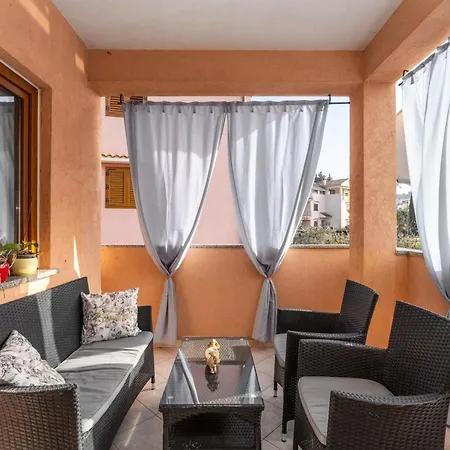 Апартаменти With Parking Space Mugeba, - 24244