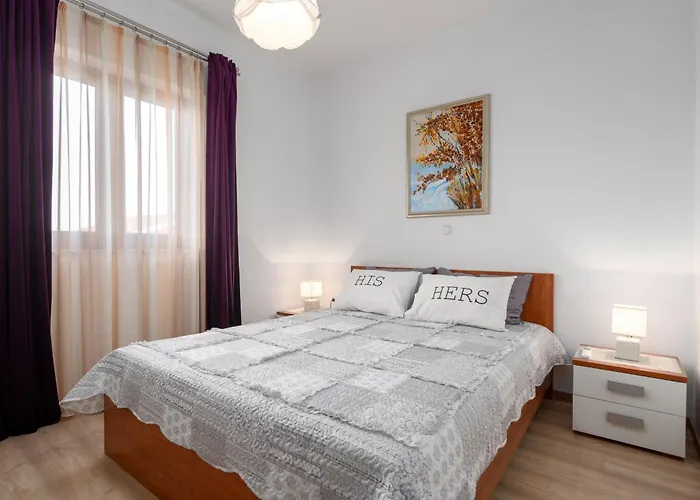 With Parking Space Mugeba, - 24244 Πόρετς