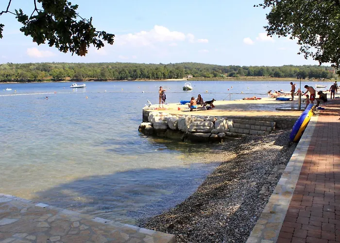 公寓 With Parking Space Mugeba, - 24244 波雷奇