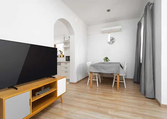 公寓 With Parking Space Mugeba, - 24244 波雷奇